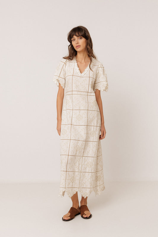 VESTIDO MIDI BORDADOS PERFORADOS 1