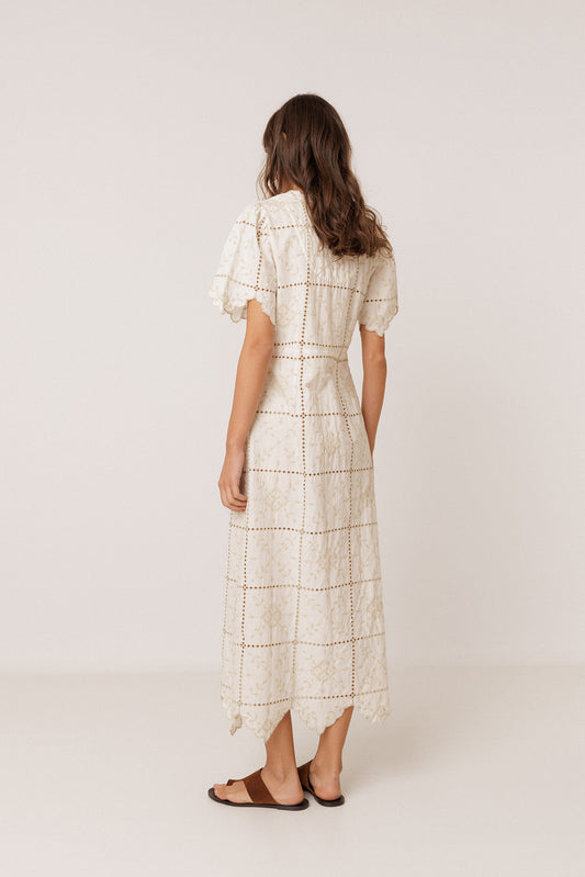 VESTIDO MIDI BORDADOS PERFORADOS 4