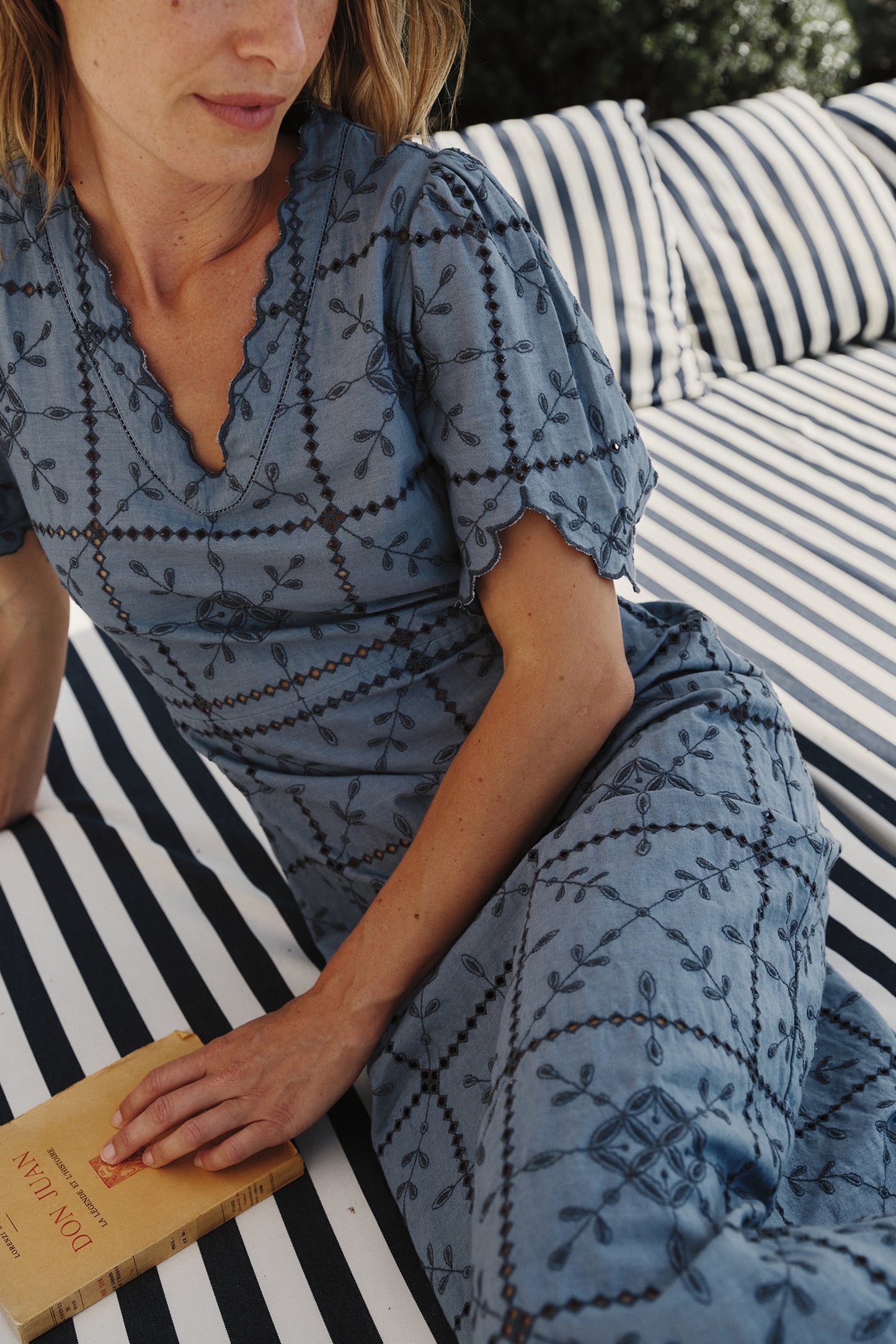 VESTIDO MIDI BORDADOS PERFORADOS