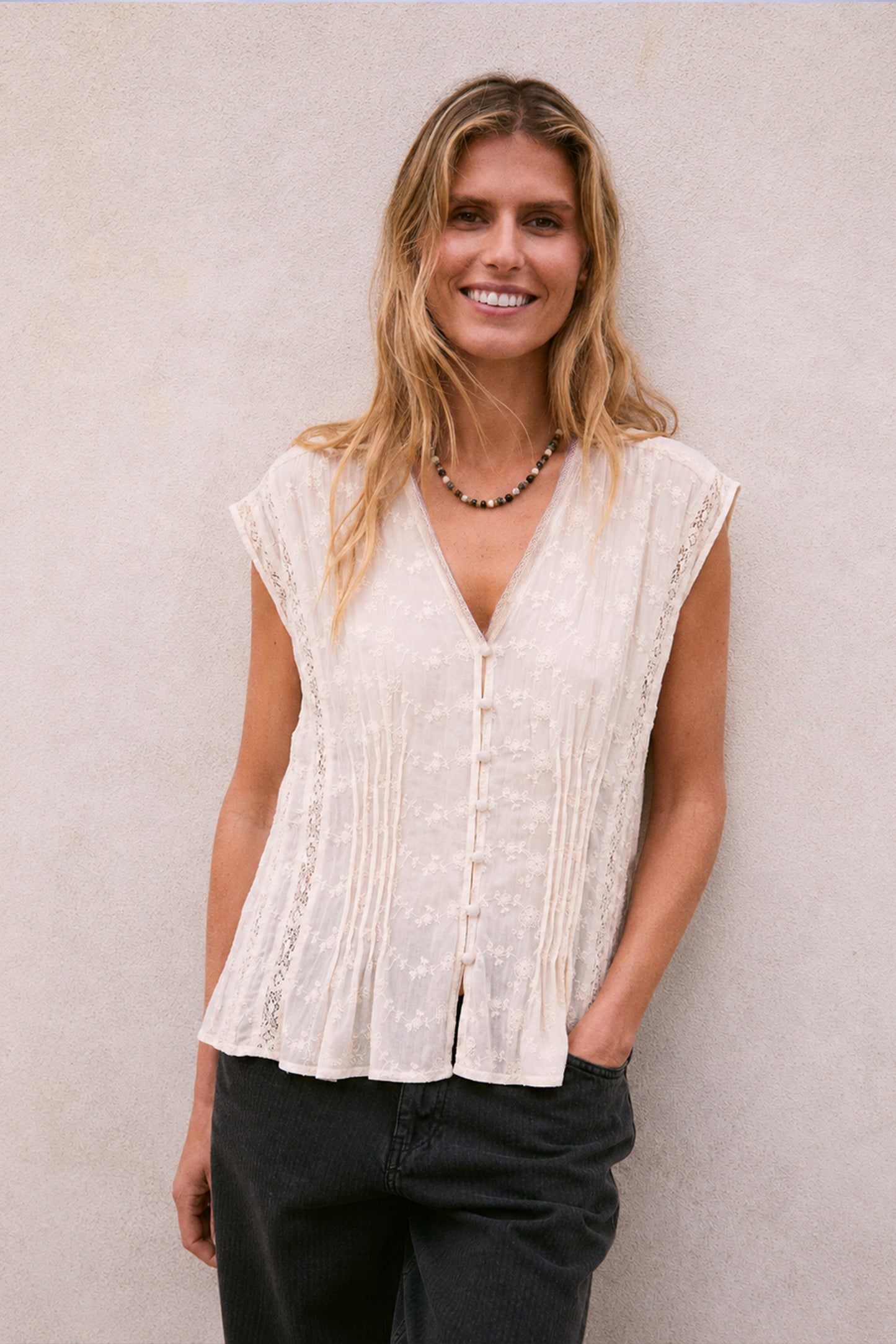 EMBROIDERED ROMANTIC TOP
