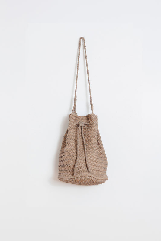 BOLSO BUCKET DE PIEL TRENZADA 3