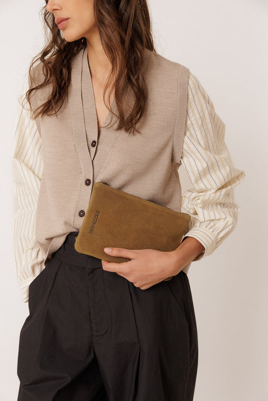 SPLIT-SUEDE TOILETRY BAG 2