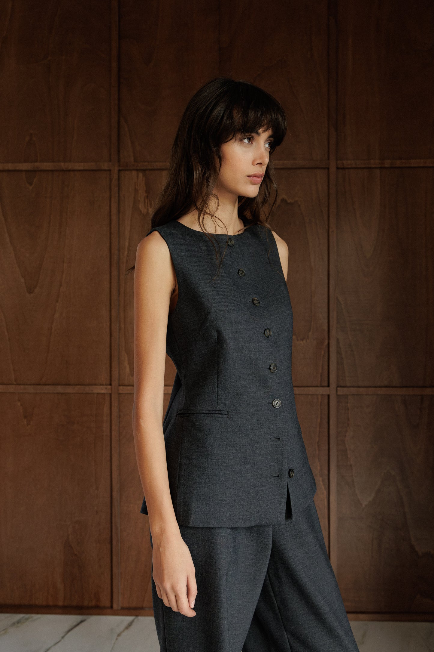 FITTED VEST