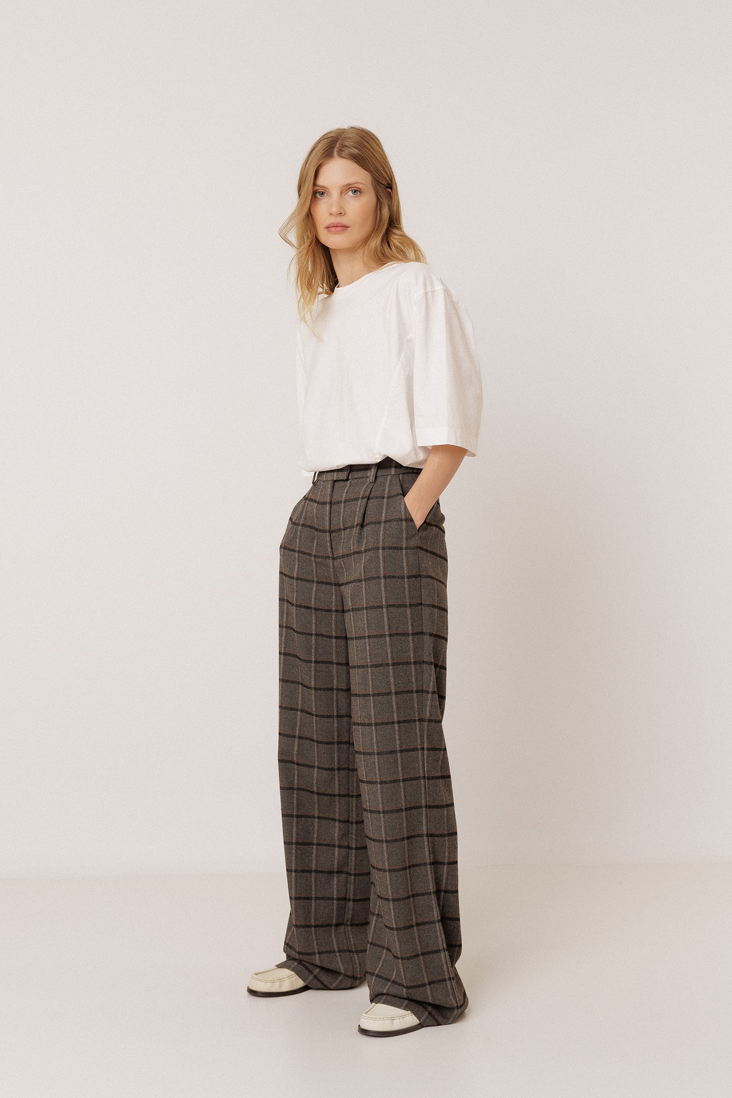 NOE PANTS WITH DARTS