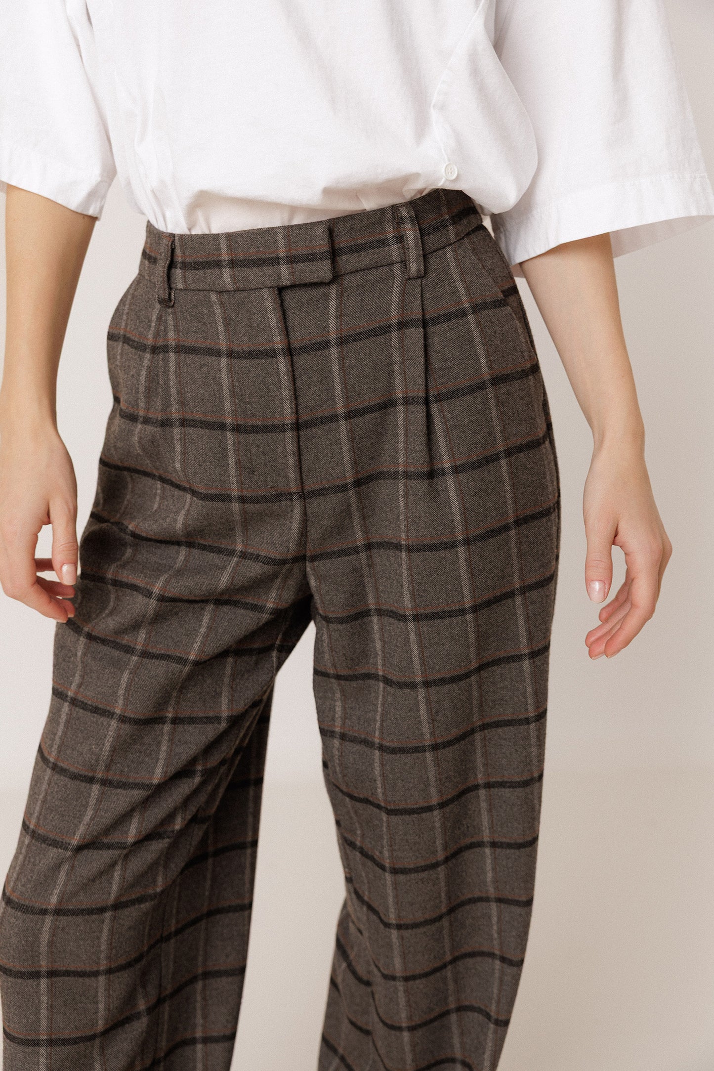 NOE PANTS WITH DARTS