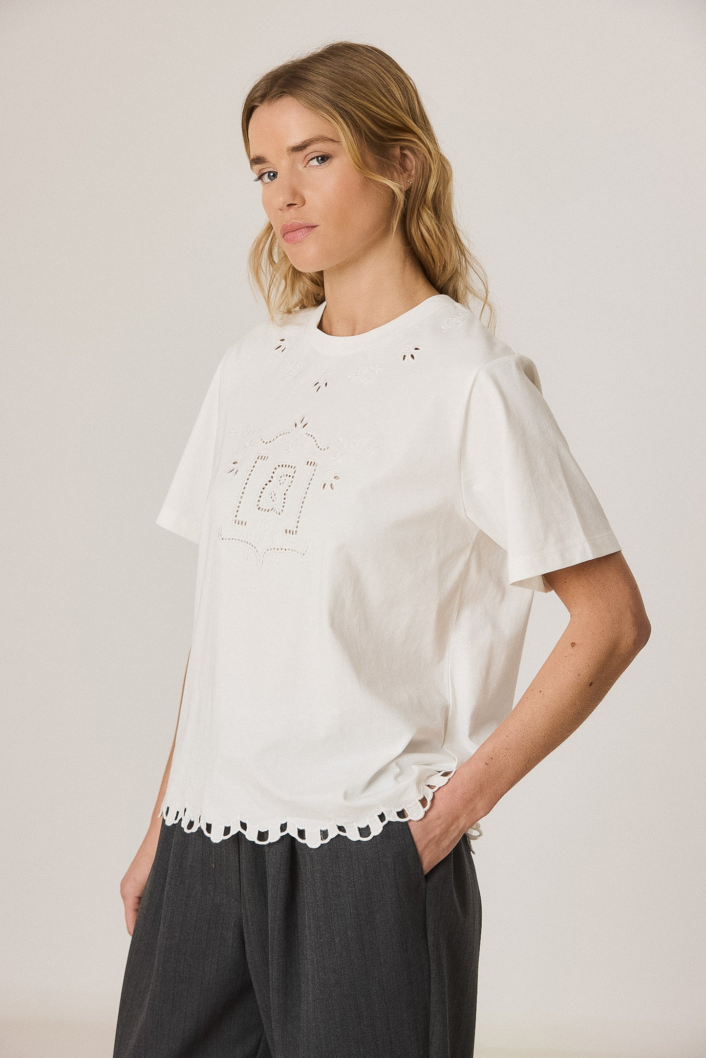 T-SHIRT ANAGRAMME MOTIFS AJOURÉS