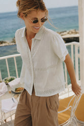 CAMISETA COMBINADA BORDADOS