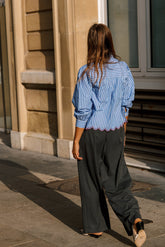 CAMISA RAYAS BAJO FESTONEADO