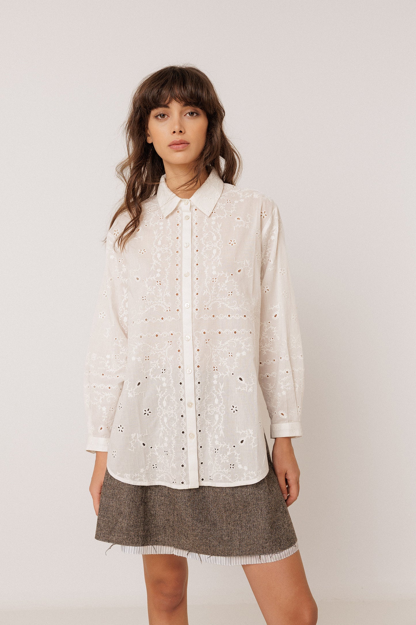 CAMISA BORDADOS TIPO PAÑUELO