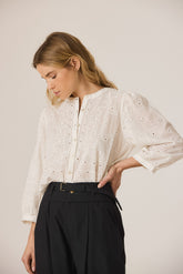 CAMISA BOXY BORDADOS