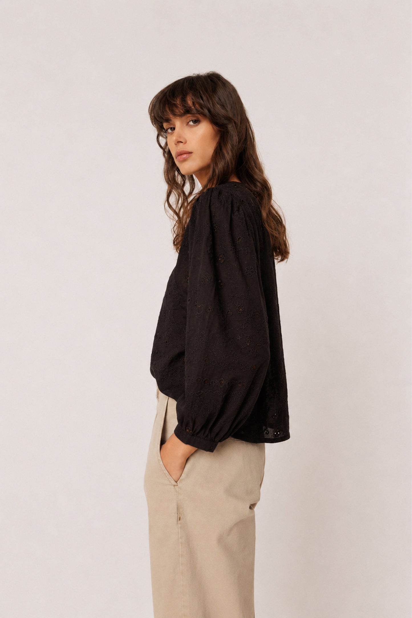CAMISA BOXY BORDADOS