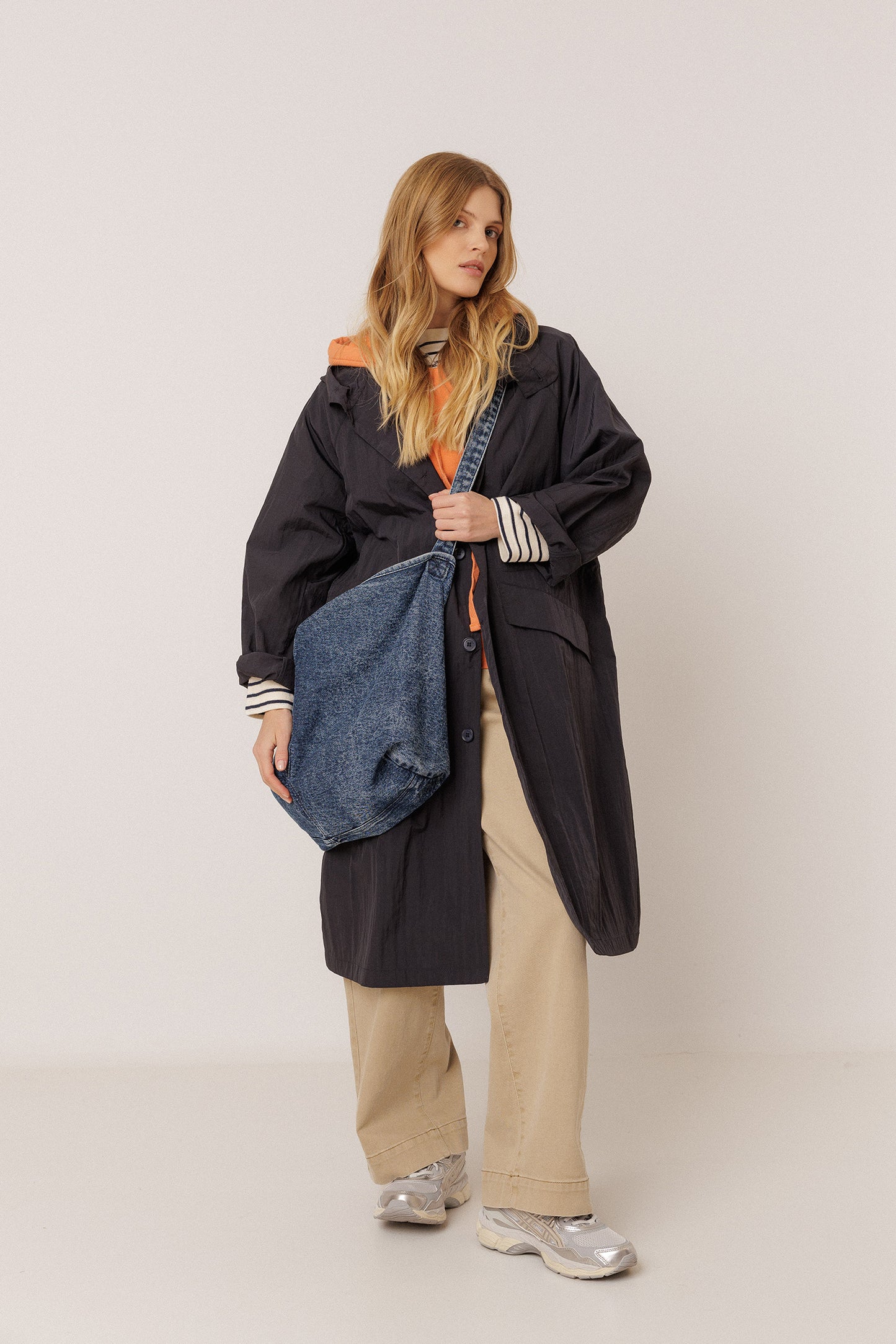 CASUAL TRENCH COAT IN TECHNICAL FABRIC