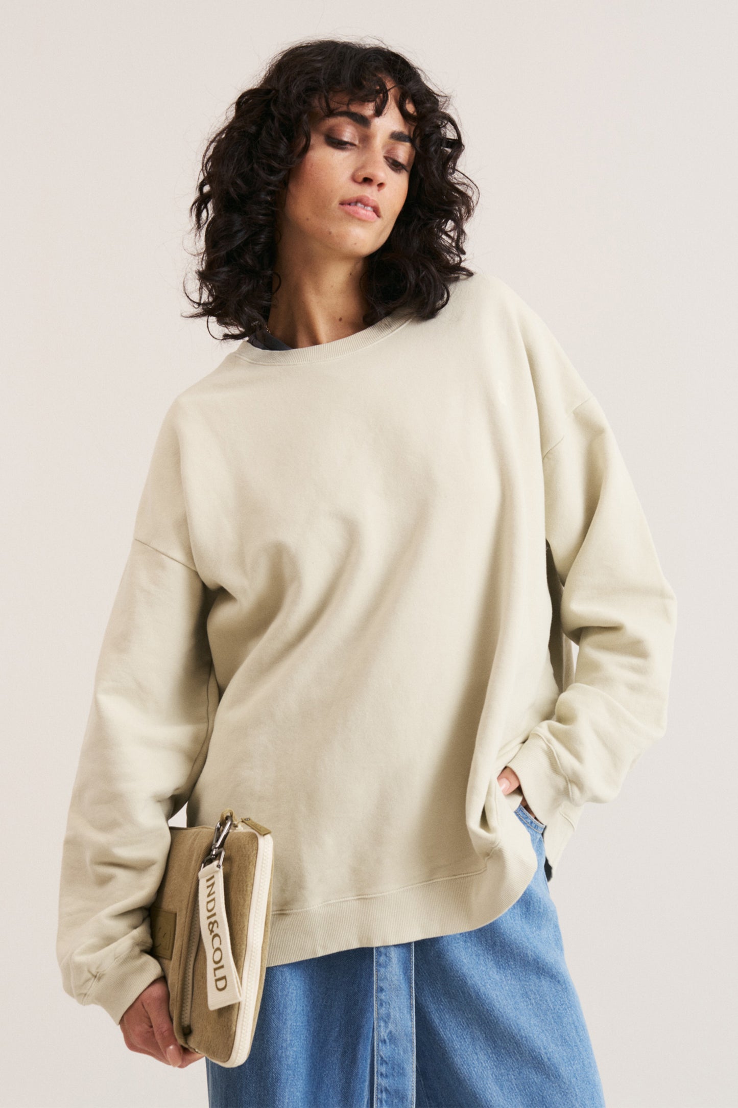 INDI&COLD BASIC SWEATSHIRT
