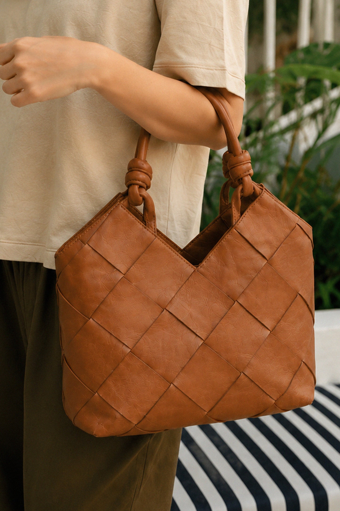 BOLSO NUDOS PIEL