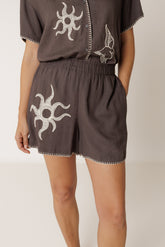 PANTALÓN SHORT ENGOMADO