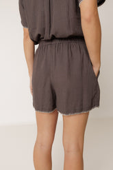 PANTALÓN SHORT ENGOMADO