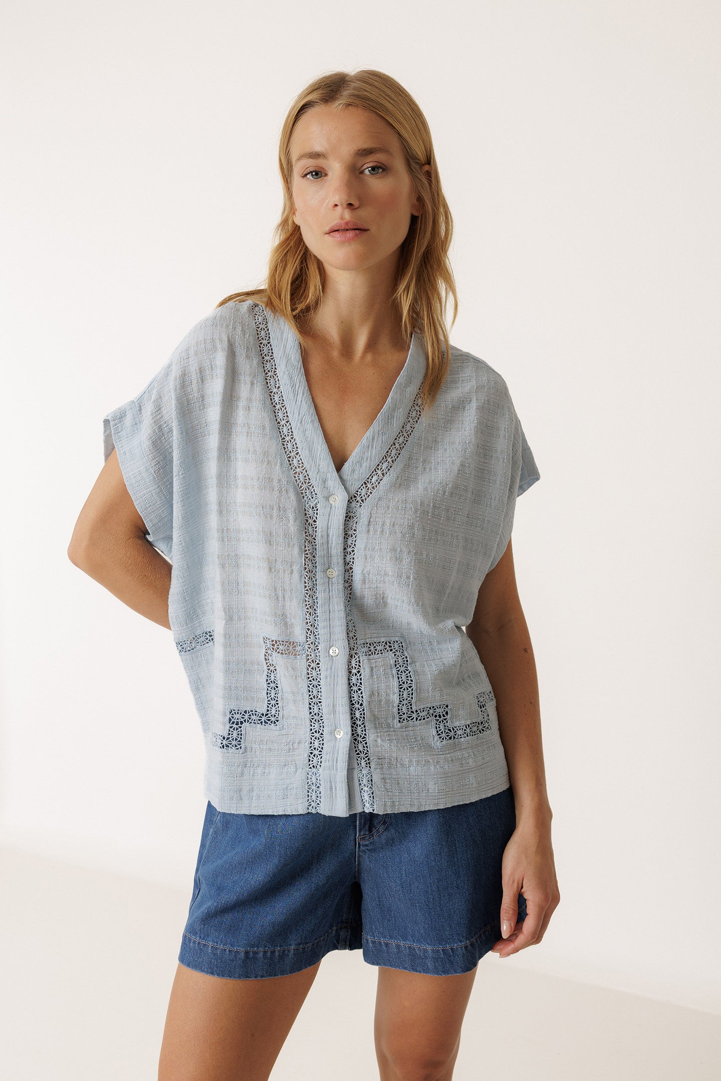 CAMISA PUNTILLAS INSERTADAS