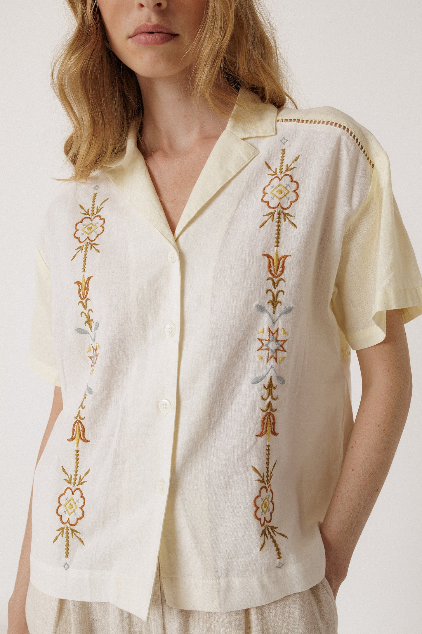 CAMISA TIPO GUAYABERA