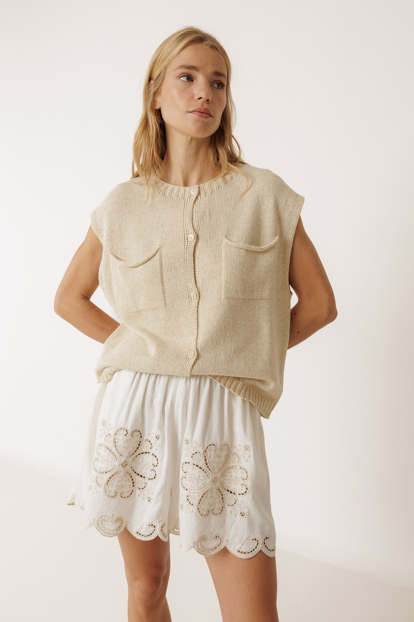 [CL] BOXY VEST WITH POCKETS