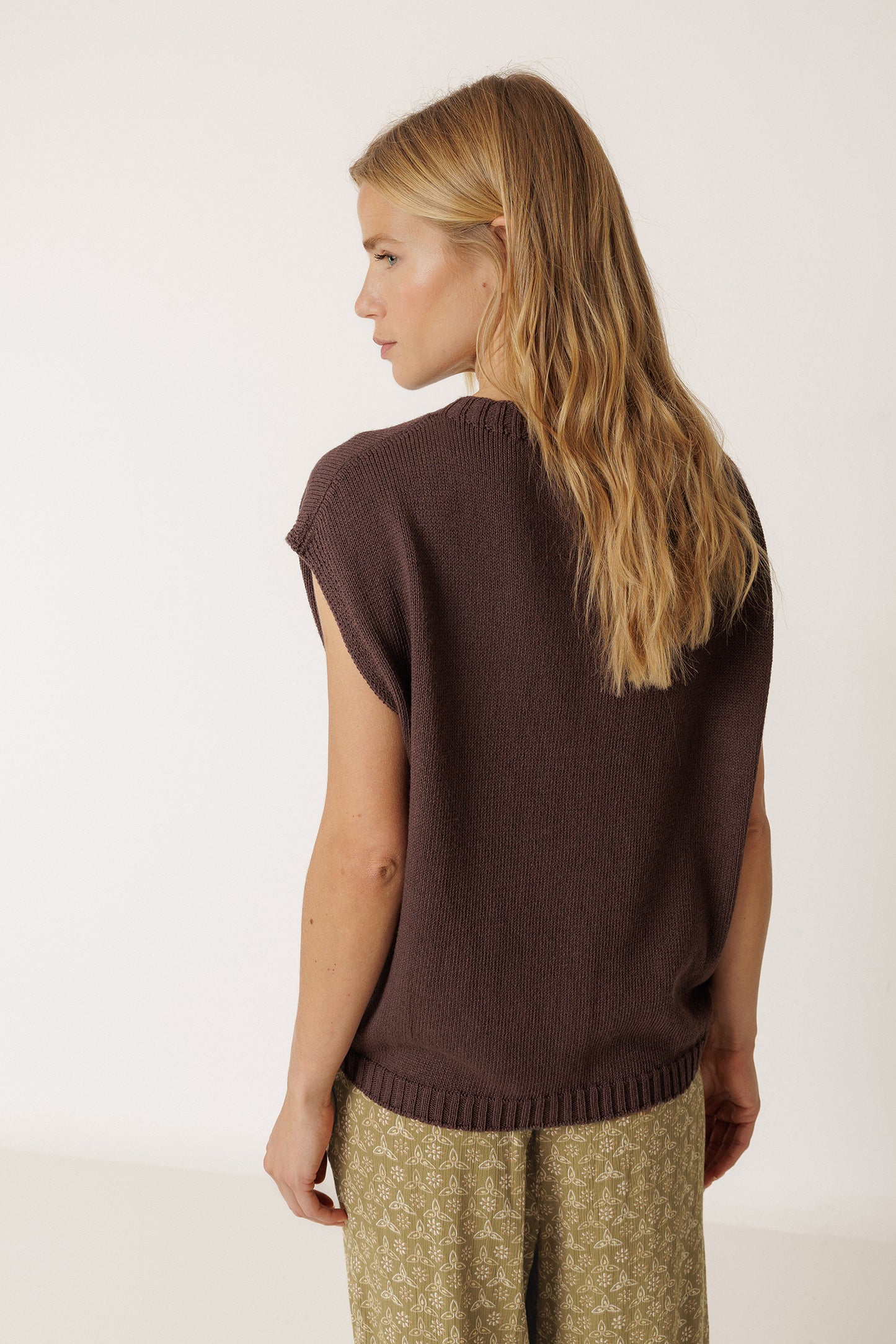BOXY VEST WITH POCKETS