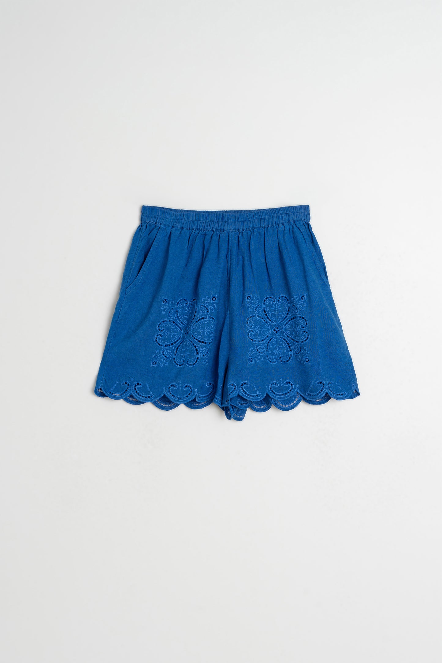 SHORT BORDADO ONDAS