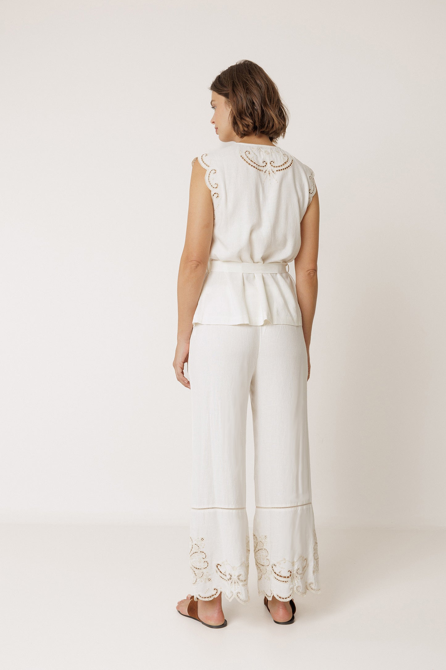 PANTALON BAJO BORDADO