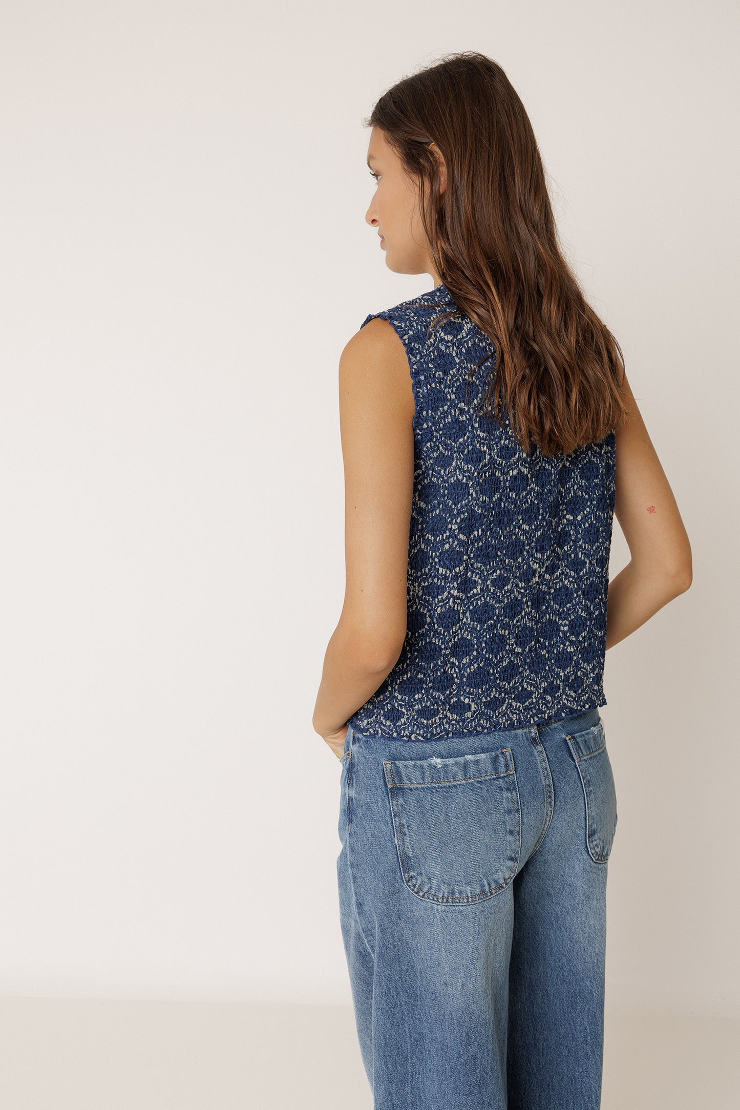 ELASTIC VEST WITH TIE
